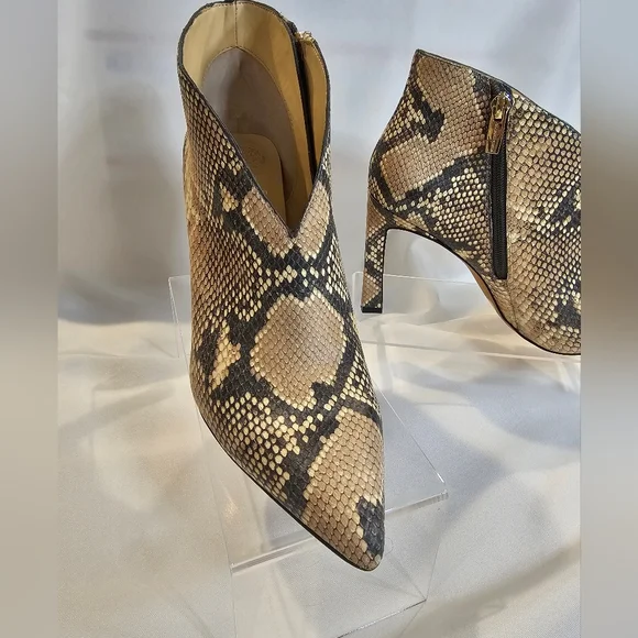 Vince Camuto VC-Sestrind Ankle Bootie - Picture 3 of 9